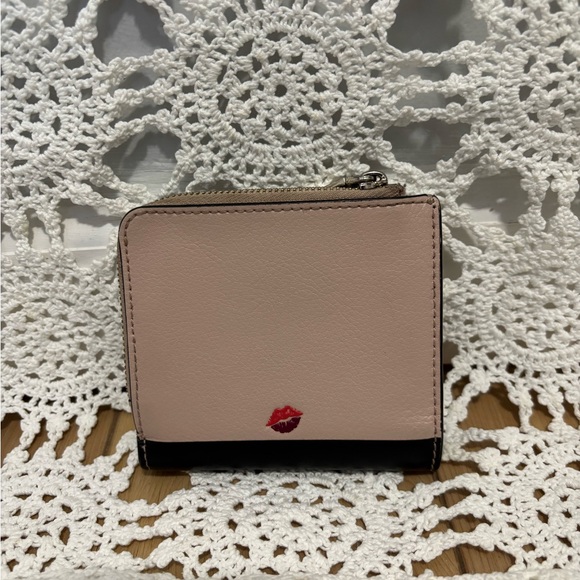 ♠️Kate Spade Minnie Mouse wallet🖤 - Picture 2 of 9